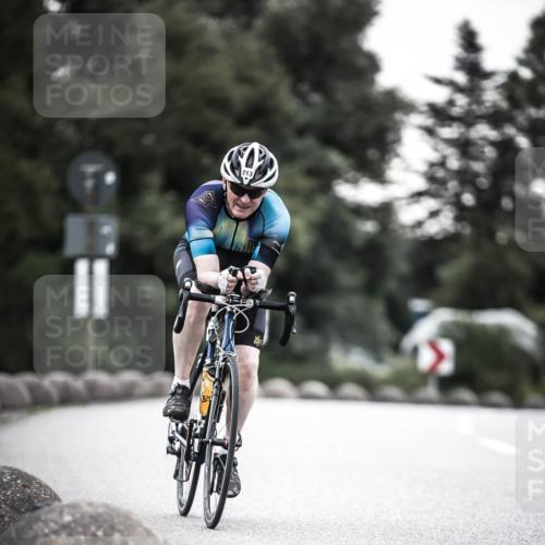 21.06.2026 - 29. Vierlanden-Triathlon H.Heesch http://msf.ph/oto/9902277 21.06.2026 09:49:34 Radfahren 145, 213 meine-sportfotos.de