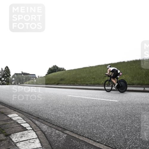 21.06.2026 - 29. Vierlanden-Triathlon H.Heesch http://msf.ph/oto/9902357 21.06.2026 09:42:36 Radfahren  meine-sportfotos.de