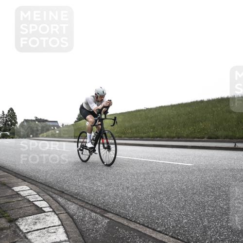 21.06.2026 - 29. Vierlanden-Triathlon H.Heesch http://msf.ph/oto/9902370 21.06.2026 09:42:48 Radfahren 71, 81, 231 meine-sportfotos.de
