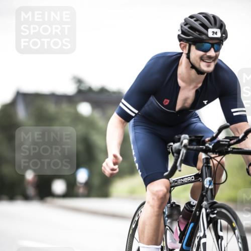 21.06.2026 - 29. Vierlanden-Triathlon H.Heesch http://msf.ph/oto/9902374 21.06.2026 09:53:13 Radfahren 24, 43, 280, 301 meine-sportfotos.de