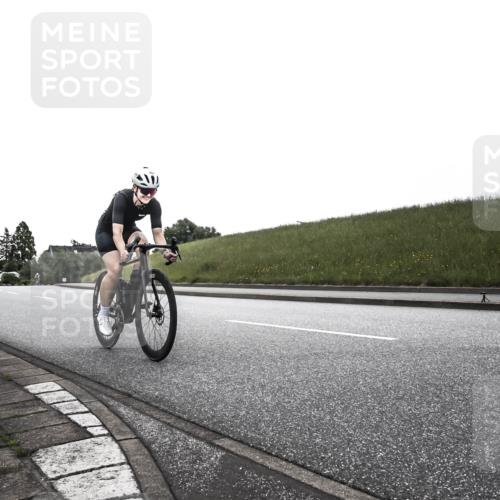 21.06.2026 - 29. Vierlanden-Triathlon H.Heesch http://msf.ph/oto/9902376 21.06.2026 09:43:10 Radfahren 242 meine-sportfotos.de