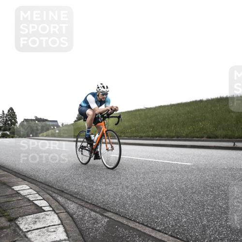 21.06.2026 - 29. Vierlanden-Triathlon H.Heesch http://msf.ph/oto/9902379 21.06.2026 09:43:19 Radfahren 70 meine-sportfotos.de