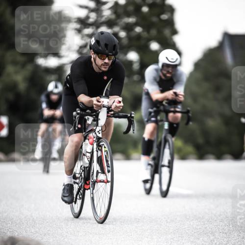 21.06.2026 - 29. Vierlanden-Triathlon H.Heesch http://msf.ph/oto/9902381 21.06.2026 10:13:27 Radfahren 9, 26, 75, 90, 236, 276 meine-sportfotos.de