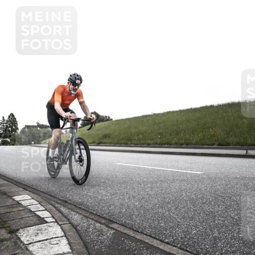 21.06.2026 - 29. Vierlanden-Triathlon H.Heesch http://msf.ph/oto/9902412 21.06.2026 09:44:12 Radfahren 76, 283, 299 meine-sportfotos.de