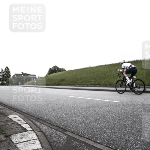 21.06.2026 - 29. Vierlanden-Triathlon H.Heesch http://msf.ph/oto/9902421 21.06.2026 09:44:26 Radfahren 183, 190 meine-sportfotos.de
