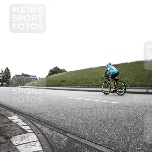 21.06.2026 - 29. Vierlanden-Triathlon H.Heesch http://msf.ph/oto/9902448 21.06.2026 09:45:12 Radfahren 200 meine-sportfotos.de