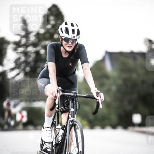 21.06.2026 - 29. Vierlanden-Triathlon H.Heesch http://msf.ph/oto/9902482 21.06.2026 10:13:33 Radfahren 44, 75, 236 meine-sportfotos.de
