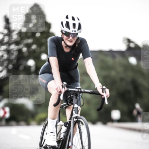 21.06.2026 - 29. Vierlanden-Triathlon H.Heesch http://msf.ph/oto/9902489 21.06.2026 10:13:33 Radfahren 44, 75, 236 meine-sportfotos.de