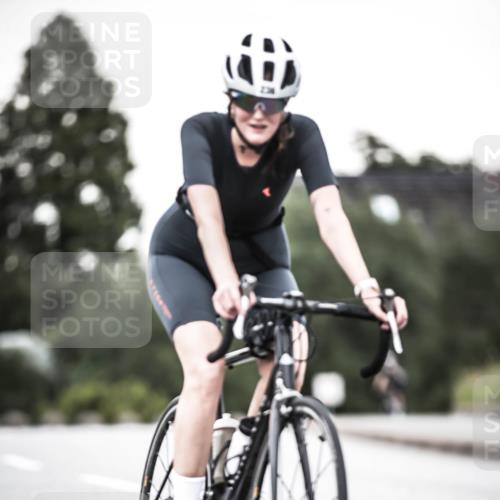21.06.2026 - 29. Vierlanden-Triathlon H.Heesch http://msf.ph/oto/9902495 21.06.2026 10:13:33 Radfahren 44, 75, 236 meine-sportfotos.de