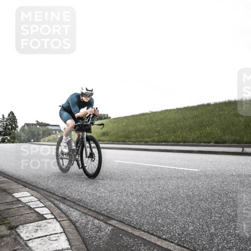 21.06.2026 - 29. Vierlanden-Triathlon H.Heesch http://msf.ph/oto/9902500 21.06.2026 09:46:58 Radfahren 140 meine-sportfotos.de