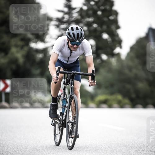 21.06.2026 - 29. Vierlanden-Triathlon H.Heesch http://msf.ph/oto/9902504 21.06.2026 09:55:21 Radfahren 20, 260 meine-sportfotos.de