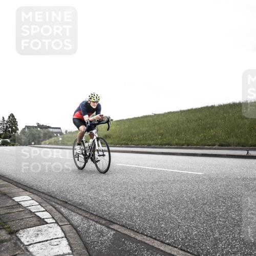 21.06.2026 - 29. Vierlanden-Triathlon H.Heesch http://msf.ph/oto/9902506 21.06.2026 09:47:05 Radfahren 172, 288 meine-sportfotos.de