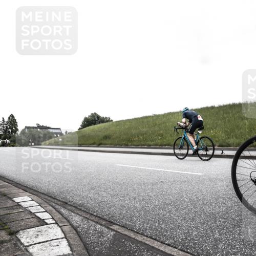 21.06.2026 - 29. Vierlanden-Triathlon H.Heesch http://msf.ph/oto/9902626 21.06.2026 09:50:00 Radfahren 92, 221, 229 meine-sportfotos.de