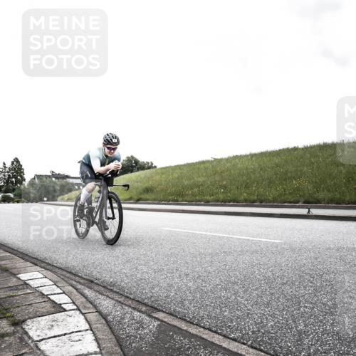 21.06.2026 - 29. Vierlanden-Triathlon H.Heesch http://msf.ph/oto/9902639 21.06.2026 09:51:22 Radfahren 32, 41, 42, 129 meine-sportfotos.de
