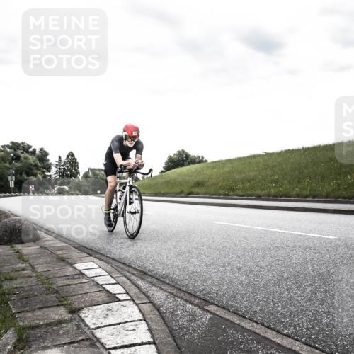 21.06.2026 - 29. Vierlanden-Triathlon H.Heesch http://msf.ph/oto/9902857 21.06.2026 09:55:03 Radfahren 128, 148 meine-sportfotos.de