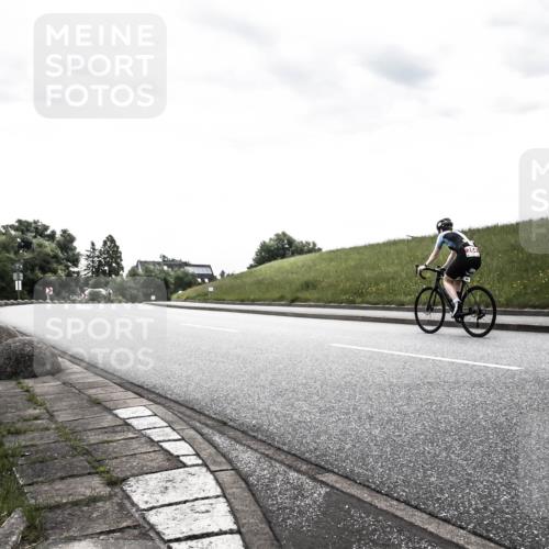 21.06.2026 - 29. Vierlanden-Triathlon H.Heesch http://msf.ph/oto/9902861 21.06.2026 09:55:15 Radfahren 260 meine-sportfotos.de