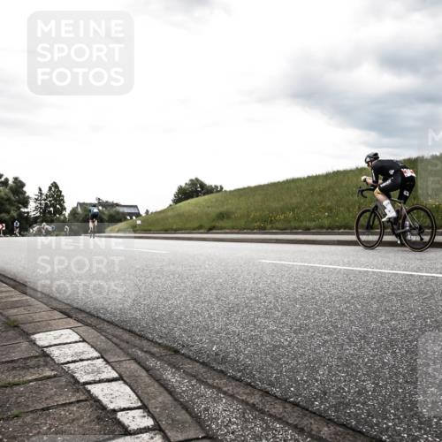 21.06.2026 - 29. Vierlanden-Triathlon H.Heesch http://msf.ph/oto/9903000 21.06.2026 10:01:13 Radfahren 43, 274, 300, 382 meine-sportfotos.de