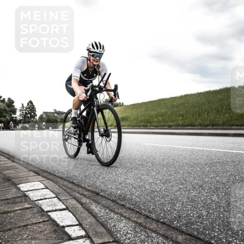21.06.2026 - 29. Vierlanden-Triathlon H.Heesch http://msf.ph/oto/9903039 21.06.2026 10:02:13 Radfahren 78, 265, 280, 301 meine-sportfotos.de