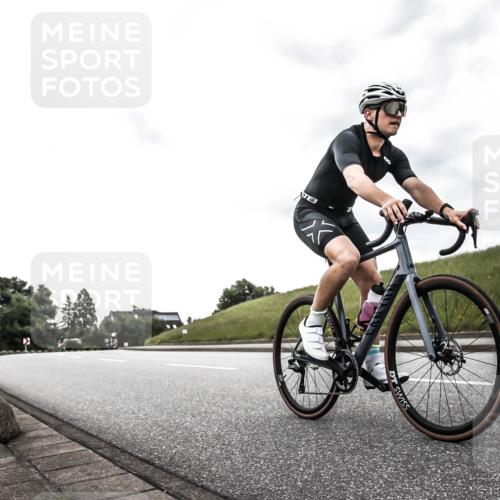 21.06.2026 - 29. Vierlanden-Triathlon H.Heesch http://msf.ph/oto/9903162 21.06.2026 10:04:40 Radfahren 235, 389 meine-sportfotos.de