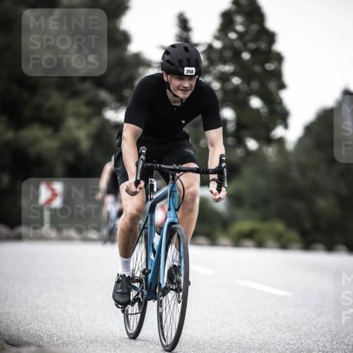 21.06.2026 - 29. Vierlanden-Triathlon H.Heesch http://msf.ph/oto/9903229 21.06.2026 10:08:37 Radfahren 82, 358 meine-sportfotos.de