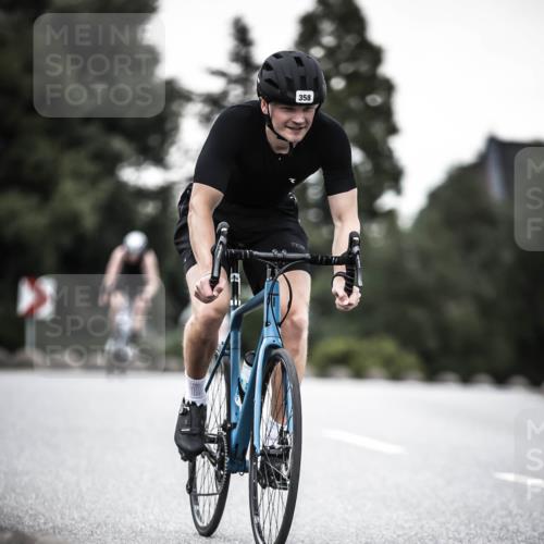 21.06.2026 - 29. Vierlanden-Triathlon H.Heesch http://msf.ph/oto/9903232 21.06.2026 10:08:37 Radfahren 82, 358 meine-sportfotos.de