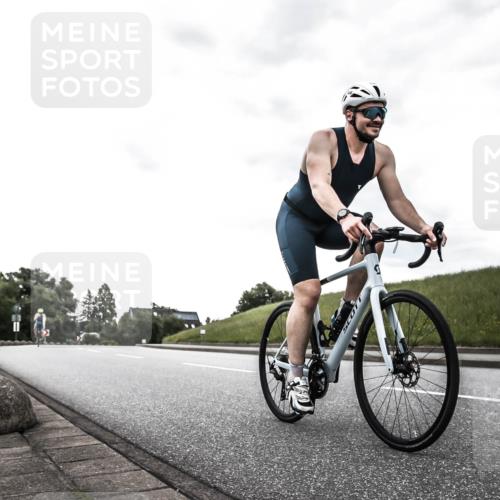 21.06.2026 - 29. Vierlanden-Triathlon H.Heesch http://msf.ph/oto/9903284 21.06.2026 10:07:08 Radfahren 344, 348 meine-sportfotos.de