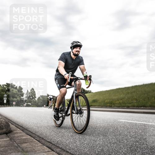 21.06.2026 - 29. Vierlanden-Triathlon H.Heesch http://msf.ph/oto/9903670 21.06.2026 10:13:58 Radfahren 330 meine-sportfotos.de