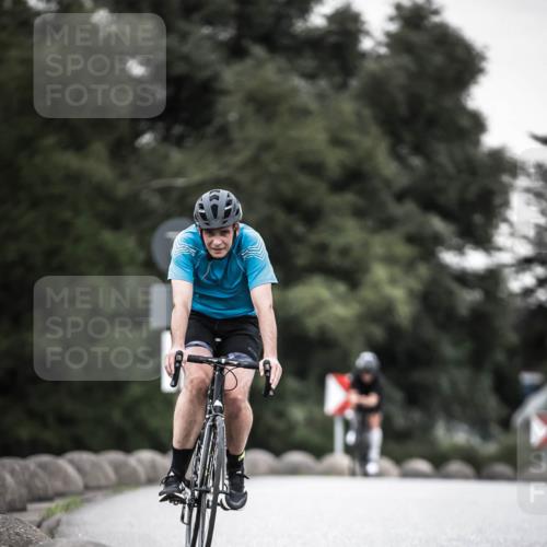21.06.2026 - 29. Vierlanden-Triathlon H.Heesch http://msf.ph/oto/9903887 21.06.2026 10:19:08 Radfahren 24, 45, 261, 418, 470 meine-sportfotos.de