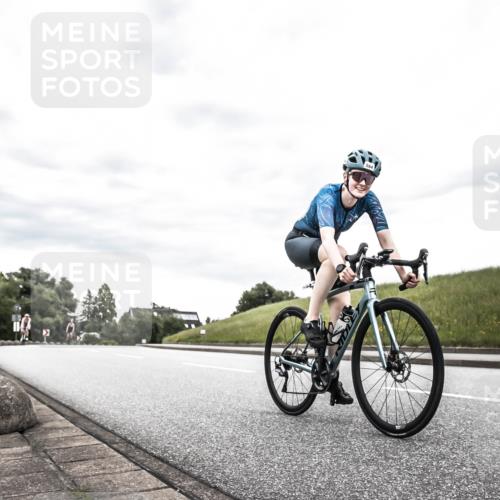 21.06.2026 - 29. Vierlanden-Triathlon H.Heesch http://msf.ph/oto/9903980 21.06.2026 10:23:09 Radfahren 299, 302, 564 meine-sportfotos.de