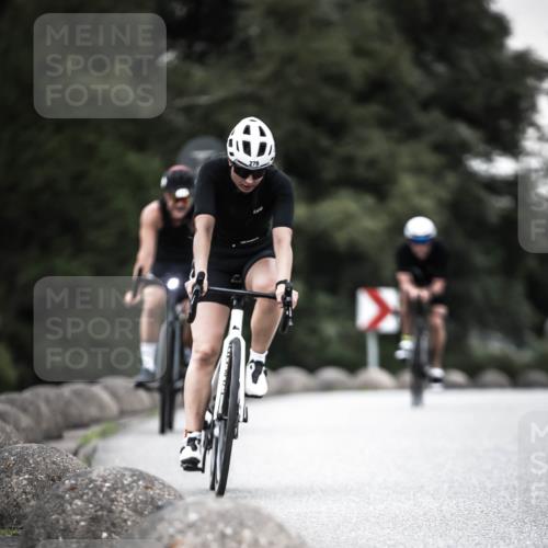 21.06.2026 - 29. Vierlanden-Triathlon H.Heesch http://msf.ph/oto/9904057 21.06.2026 10:18:15 Radfahren 105, 124, 279 meine-sportfotos.de