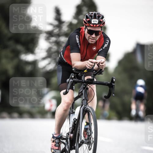 21.06.2026 - 29. Vierlanden-Triathlon H.Heesch http://msf.ph/oto/9904124 21.06.2026 10:19:29 Radfahren 171, 184, 242 meine-sportfotos.de