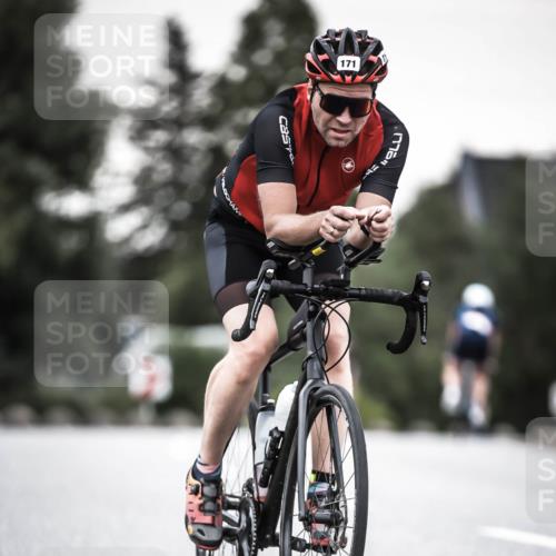 21.06.2026 - 29. Vierlanden-Triathlon H.Heesch http://msf.ph/oto/9904127 21.06.2026 10:19:29 Radfahren 171, 184, 242 meine-sportfotos.de