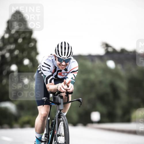 21.06.2026 - 29. Vierlanden-Triathlon H.Heesch http://msf.ph/oto/9904363 21.06.2026 10:18:47 Radfahren 148, 290 meine-sportfotos.de