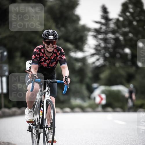 21.06.2026 - 29. Vierlanden-Triathlon H.Heesch http://msf.ph/oto/9906139 21.06.2026 10:24:32 Radfahren 84, 94, 169, 370, 552, 622, 625 meine-sportfotos.de