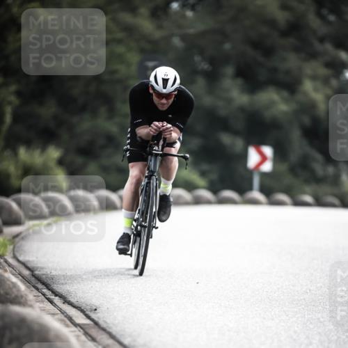21.06.2026 - 29. Vierlanden-Triathlon H.Heesch http://msf.ph/oto/9906296 21.06.2026 09:19:40 Radfahren 4, 77, 219 meine-sportfotos.de