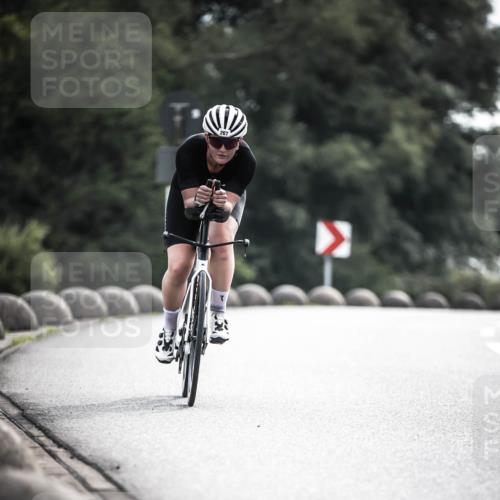 21.06.2026 - 29. Vierlanden-Triathlon H.Heesch http://msf.ph/oto/9906357 21.06.2026 09:19:56 Radfahren 32, 112, 267, 298 meine-sportfotos.de