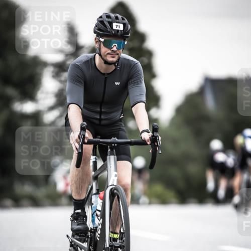 21.06.2026 - 29. Vierlanden-Triathlon H.Heesch http://msf.ph/oto/9906410 21.06.2026 10:24:40 Radfahren 71, 207, 509, 562 meine-sportfotos.de