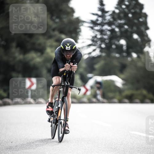 21.06.2026 - 29. Vierlanden-Triathlon H.Heesch http://msf.ph/oto/9906520 21.06.2026 09:20:18 Radfahren 129, 132 meine-sportfotos.de