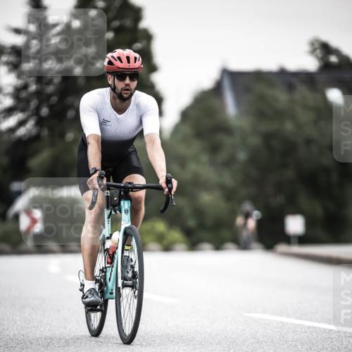 21.06.2026 - 29. Vierlanden-Triathlon H.Heesch http://msf.ph/oto/9906571 21.06.2026 10:24:56 Radfahren 33, 253, 480, 577 meine-sportfotos.de