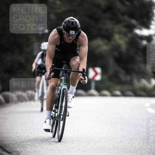 21.06.2026 - 29. Vierlanden-Triathlon H.Heesch http://msf.ph/oto/9906782 21.06.2026 09:21:09 Radfahren 7, 13, 88, 257 meine-sportfotos.de