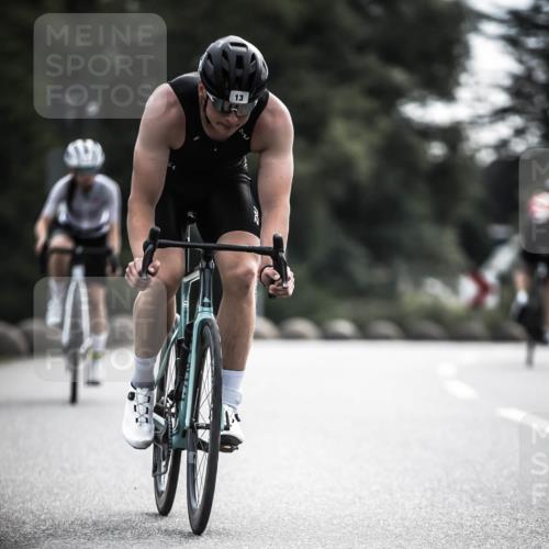 21.06.2026 - 29. Vierlanden-Triathlon H.Heesch http://msf.ph/oto/9906793 21.06.2026 09:21:09 Radfahren 7, 13, 88, 257 meine-sportfotos.de