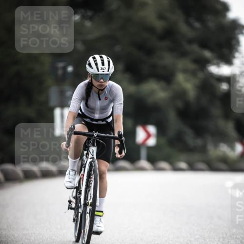 21.06.2026 - 29. Vierlanden-Triathlon H.Heesch http://msf.ph/oto/9906802 21.06.2026 09:21:11 Radfahren 13, 88, 257 meine-sportfotos.de
