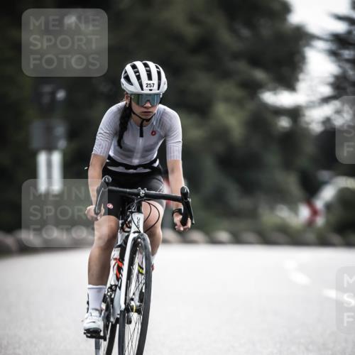 21.06.2026 - 29. Vierlanden-Triathlon H.Heesch http://msf.ph/oto/9906817 21.06.2026 09:21:11 Radfahren 13, 88, 257 meine-sportfotos.de