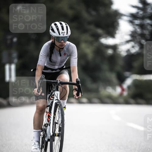 21.06.2026 - 29. Vierlanden-Triathlon H.Heesch http://msf.ph/oto/9906823 21.06.2026 09:21:11 Radfahren 13, 88, 257 meine-sportfotos.de