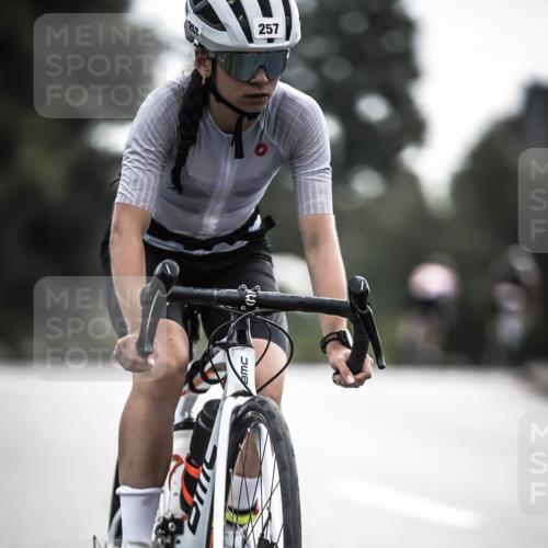 21.06.2026 - 29. Vierlanden-Triathlon H.Heesch http://msf.ph/oto/9906856 21.06.2026 09:21:12 Radfahren 13, 88, 257 meine-sportfotos.de