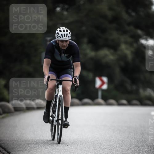 21.06.2026 - 29. Vierlanden-Triathlon H.Heesch http://msf.ph/oto/9907664 21.06.2026 09:23:02 Radfahren 14, 227 meine-sportfotos.de