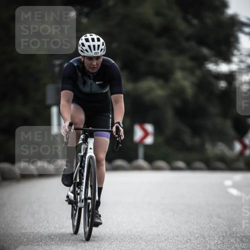 21.06.2026 - 29. Vierlanden-Triathlon H.Heesch http://msf.ph/oto/9907673 21.06.2026 09:23:02 Radfahren 14, 227 meine-sportfotos.de