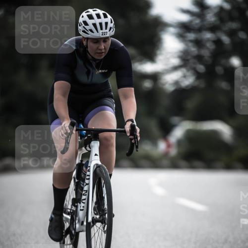 21.06.2026 - 29. Vierlanden-Triathlon H.Heesch http://msf.ph/oto/9907703 21.06.2026 09:23:03 Radfahren 14, 227 meine-sportfotos.de