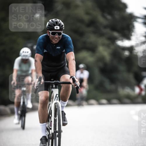 21.06.2026 - 29. Vierlanden-Triathlon H.Heesch http://msf.ph/oto/9907946 21.06.2026 09:23:42 Radfahren 91, 131, 166, 220, 252, 264, 266 meine-sportfotos.de