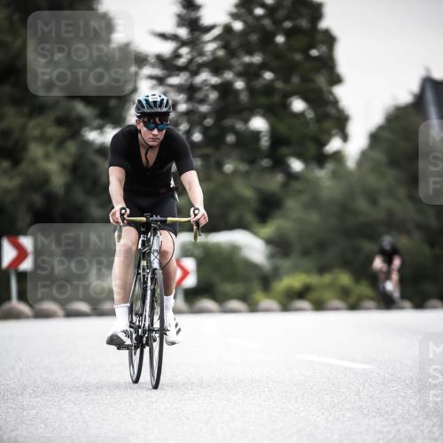 21.06.2026 - 29. Vierlanden-Triathlon H.Heesch http://msf.ph/oto/9908078 21.06.2026 10:26:57 Radfahren 45, 64, 112, 128, 164, 388, 624 meine-sportfotos.de